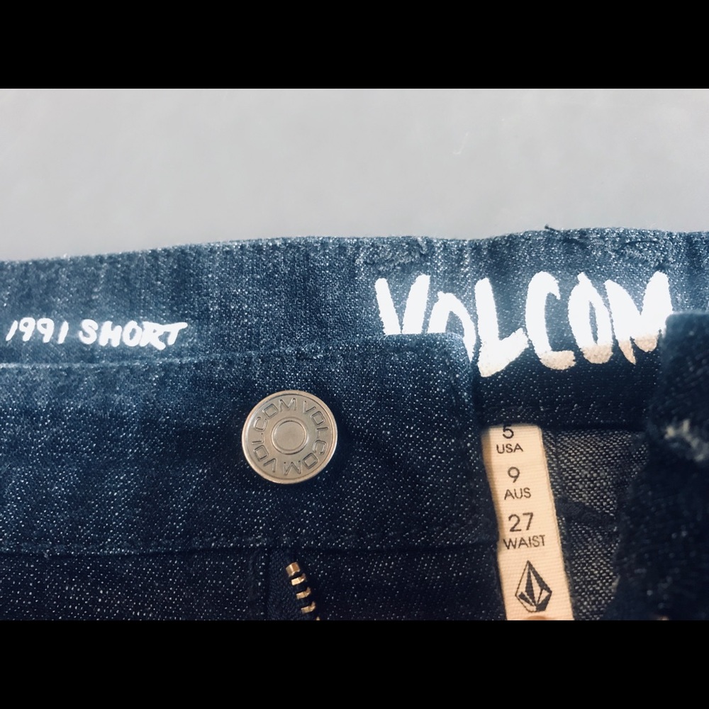 Volcom shorts - Picture 2 of 5